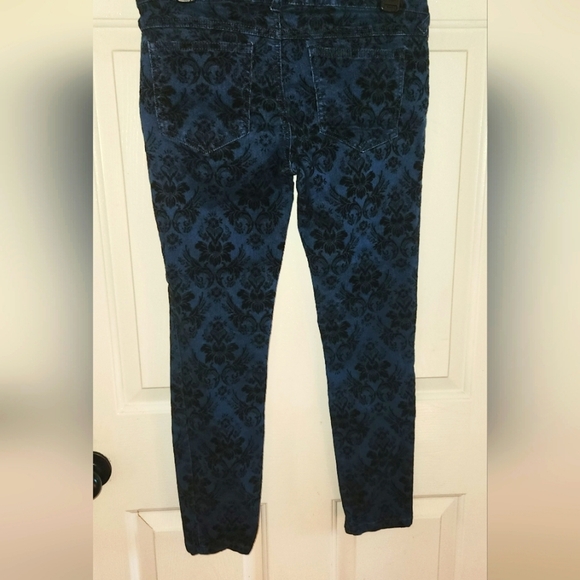 Free People Black Velvet Damask Detail Jeans Size 27 - Picture 6 of 6